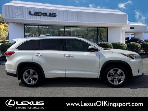 Used 2017 Toyota Highlander Limited image 6