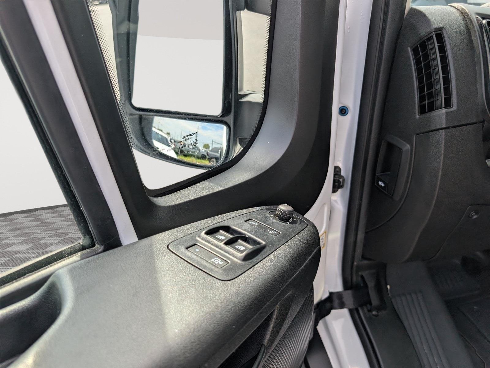 Used 2025 RAM ProMaster 2500 w/ Convenience Group FWD image 17