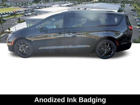 New 2026 Chrysler Pacifica Limited w/ S Appearance Package image 8