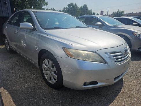 Used 2009 Toyota Camry XLE image 2