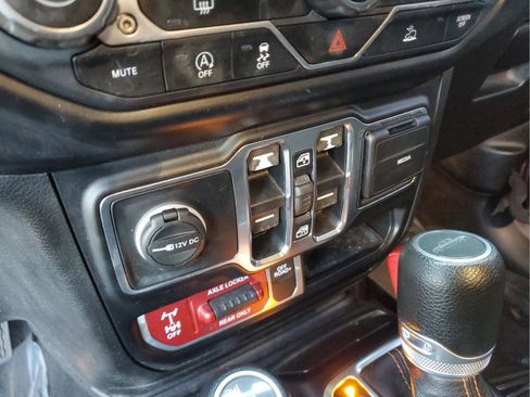 Certified 2022 Jeep Gladiator Mojave image 24