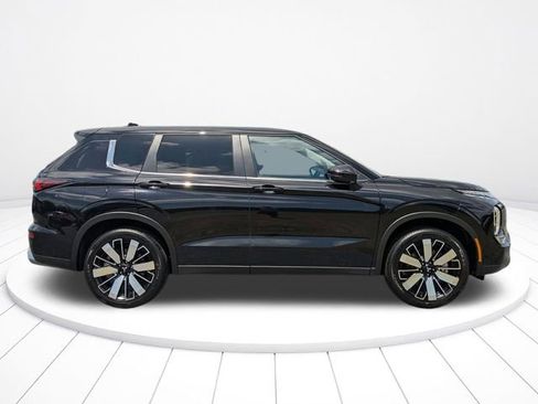 New 2026 Mitsubishi Outlander SE FWD image 2