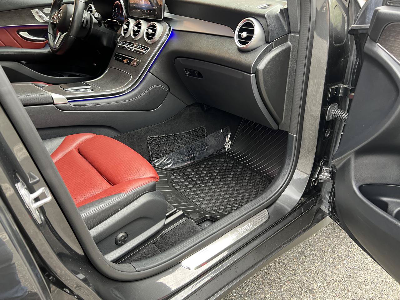 Used 2020 Mercedes-Benz GLC 300 4MATIC w/ AMG Line image 20