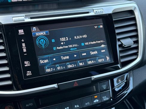 Used 2017 Honda Accord EX image 24