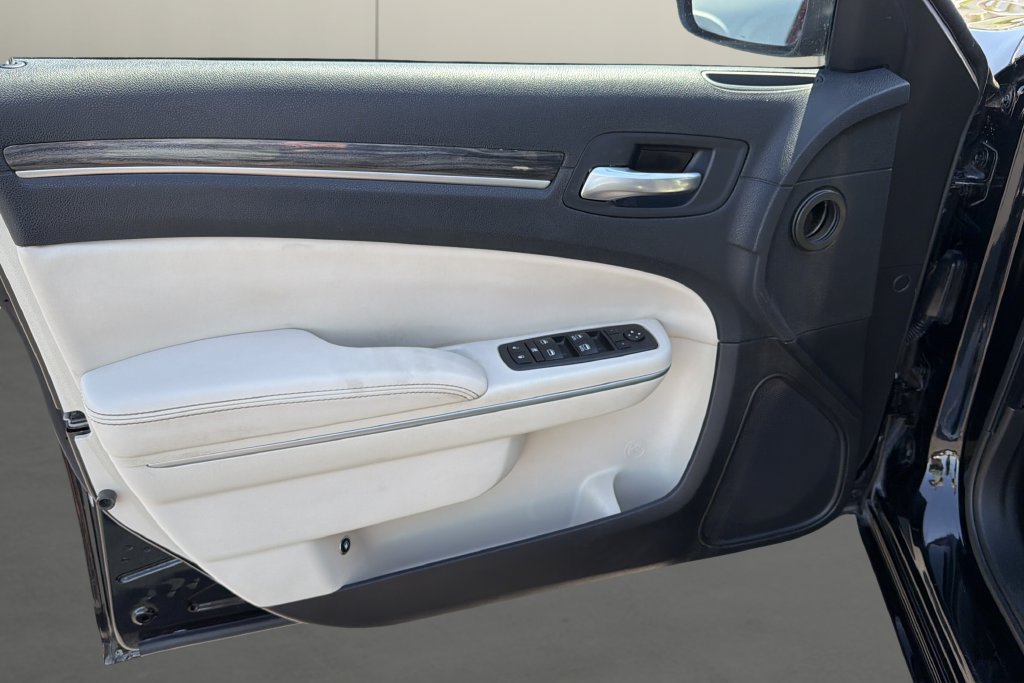 Used 2022 Chrysler 300 Touring w/ Sport Appearance Package RWD image 13