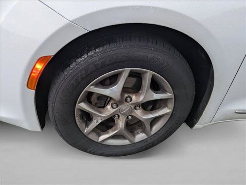 Used 2018 Chrysler Pacifica Limited FWD image 10