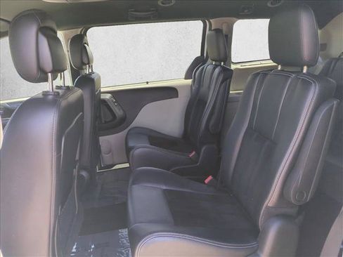 Used 2014 Dodge Grand Caravan SXT FWD image 17