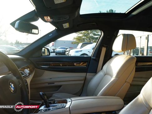 Used 2014 BMW 750Li w/ Executive Package image 20