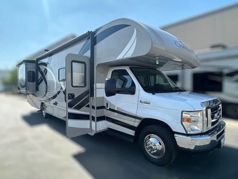 Used 2013 Ford E-450 and Econoline 450 Super Duty w/ Motorhome Prep Pkg image 2