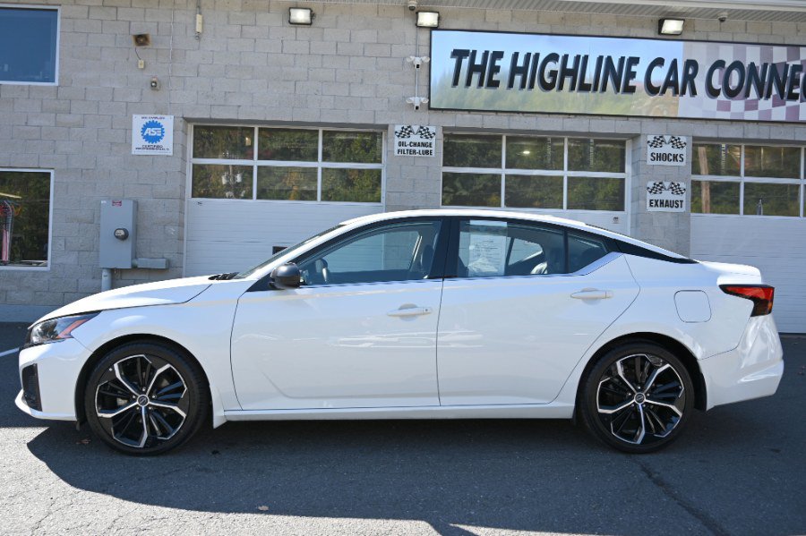 Used 2025 Nissan Altima 2.5 SR FWD image 2