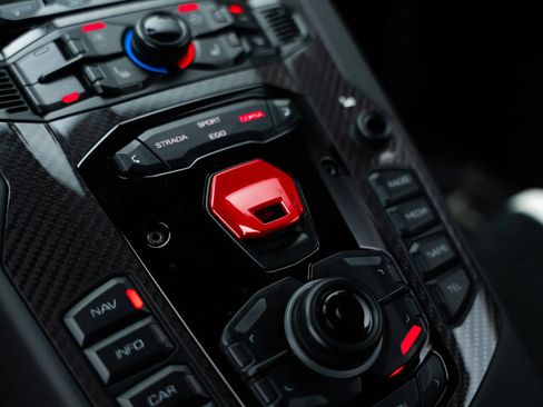 Used 2019 Lamborghini Aventador SVJ AWD/4WD image 51