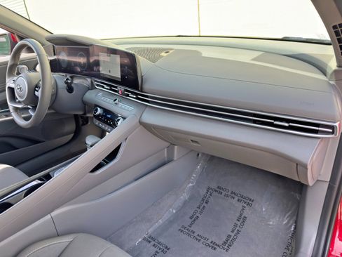 Used 2023 Hyundai Elantra SEL w/ Convenience Package image 13