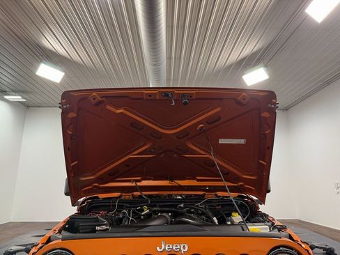 Used 2010 Jeep Wrangler Unlimited Sport image 84