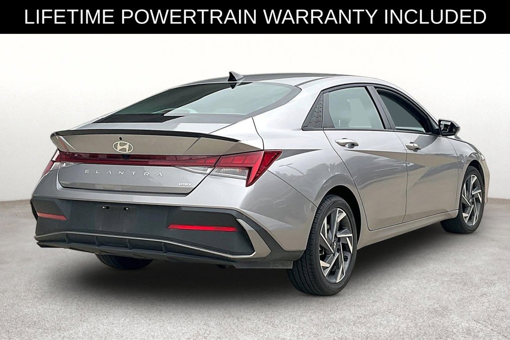 Used 2025 Hyundai Elantra SEL FWD image 2