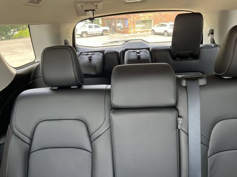Used 2025 Nissan Pathfinder SL AWD/4WD image 23