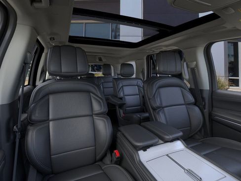 New 2025 Lincoln Navigator Reserve image 10