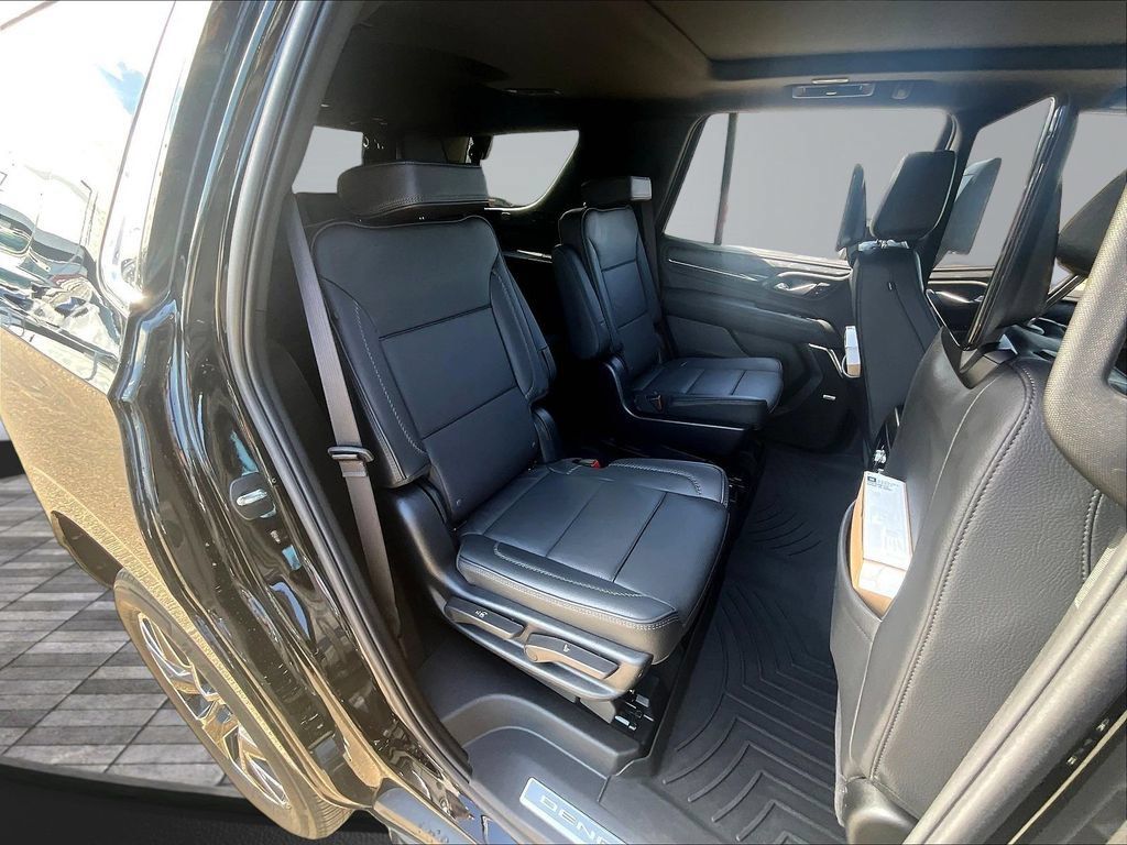 Used 2024 GMC Yukon Denali w/ Advanced Technology Package AWD/4WD image 27