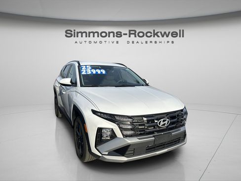 Used 2025 Hyundai Tucson SEL image 2