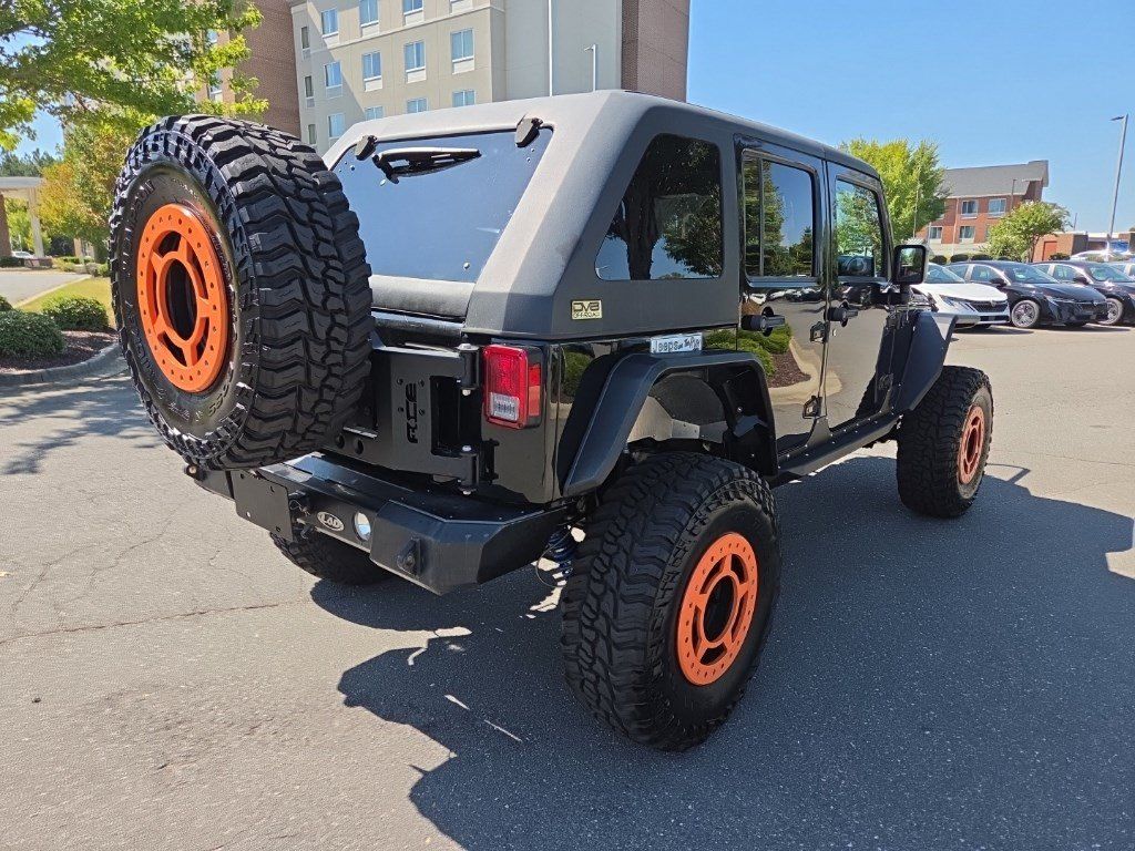 Used 2015 Jeep Wrangler Unlimited Rubicon w/ Connectivity Group AWD/4WD image 7
