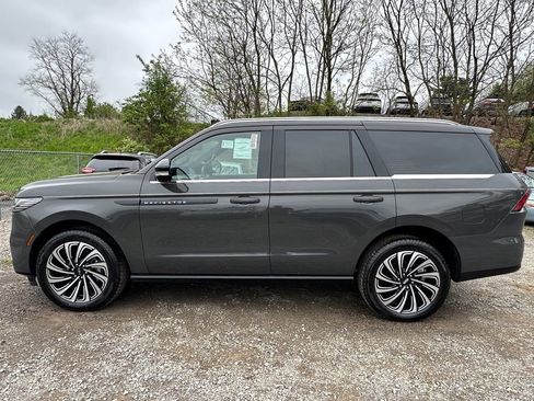 New 2025 Lincoln Navigator Black Label AWD/4WD image 2
