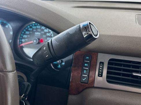 Used 2011 Chevrolet Avalanche LTZ image 17