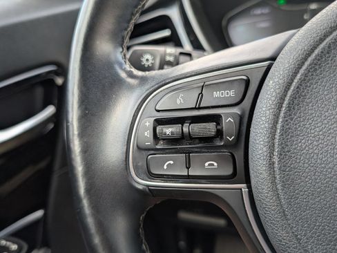 Used 2022 Kia Niro EX Premium FWD image 25
