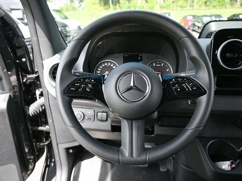 Used 2025 Mercedes-Benz Sprinter 2500 image 2