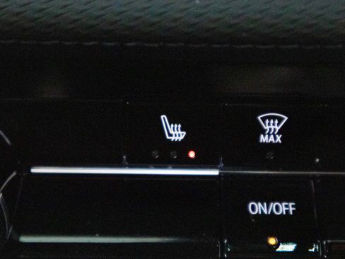 Used 2025 Chevrolet Equinox LT w/ Safety and Technology Package FWD image 21