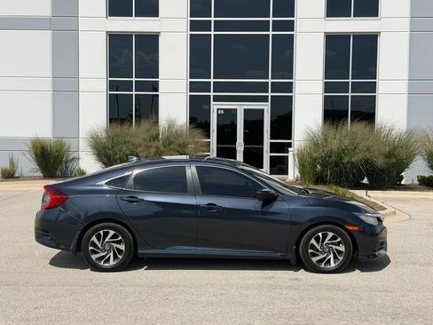 Used 2017 Honda Civic EX image 4