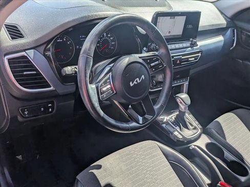 Used 2023 Kia Seltos S w/ Navigation Package image 10
