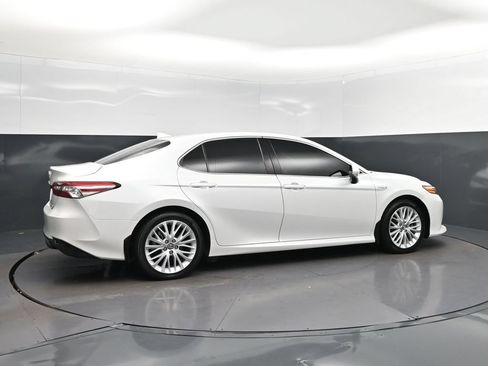 Used 2020 Toyota Camry XLE FWD image 8