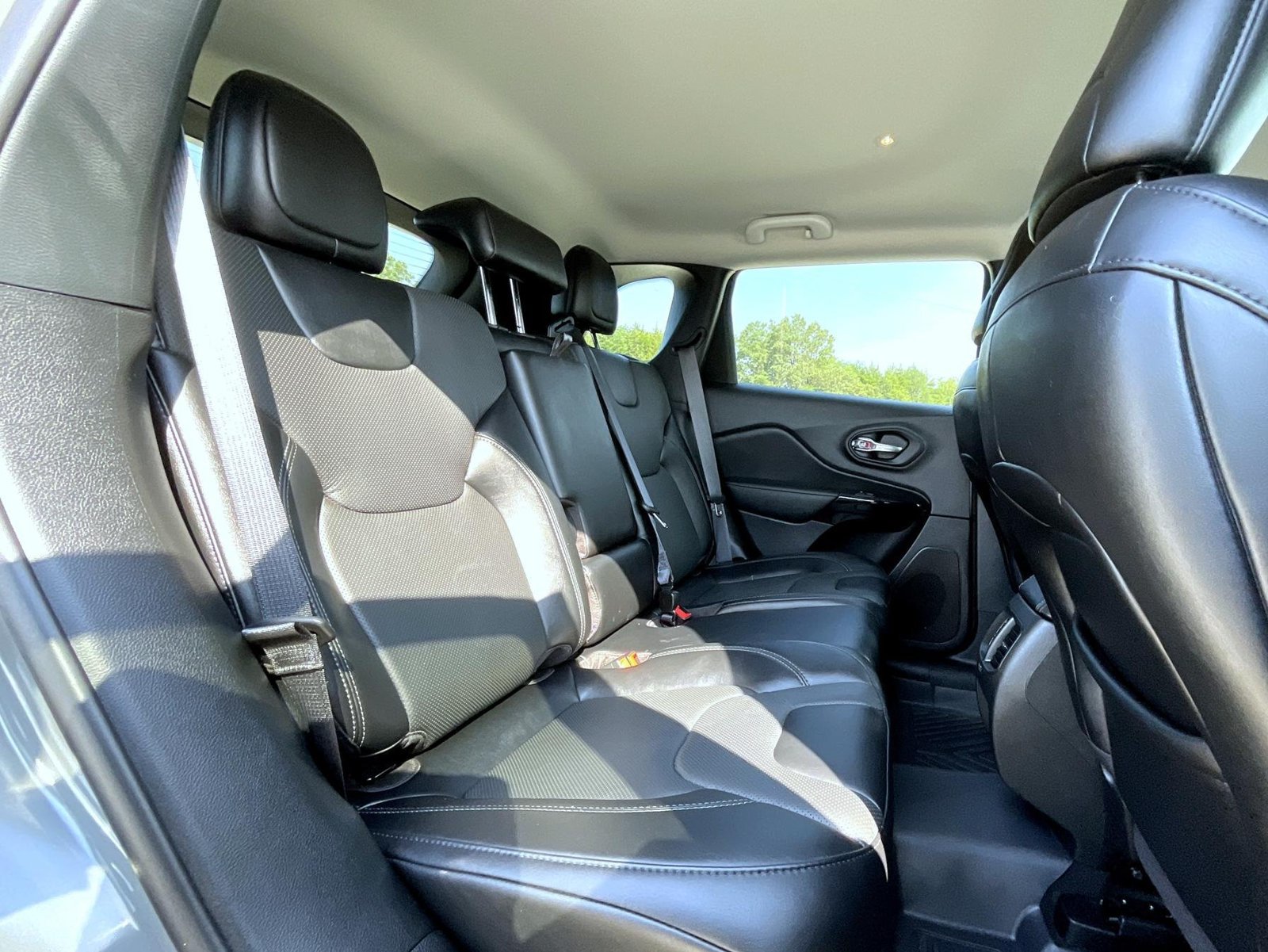 Used 2023 Jeep Cherokee Altitude Lux AWD/4WD image 20