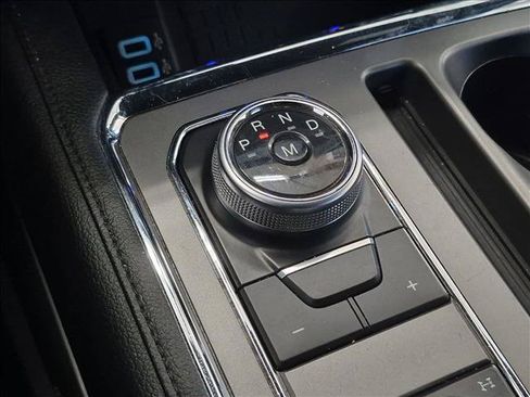 Used 2019 Ford Expedition XLT w/ Equipment Group 202A AWD/4WD image 13