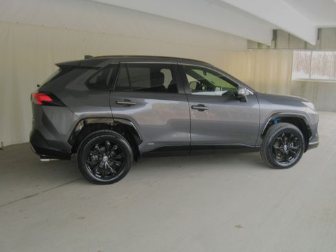 Used 2023 Toyota RAV4 SE image 6