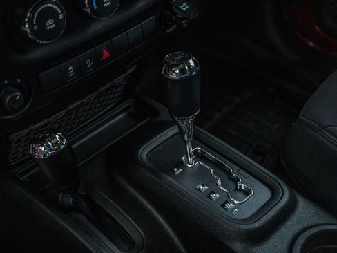 Used 2013 Jeep Wrangler Sport AWD/4WD image 33