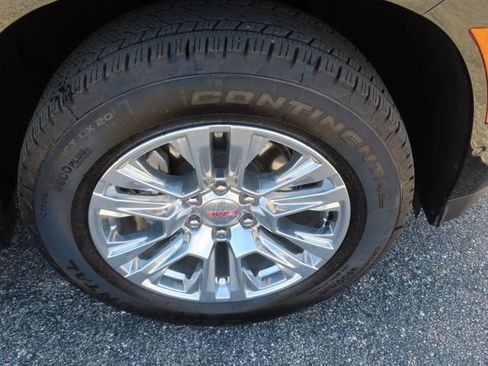 Used 2025 GMC Yukon Denali AWD/4WD image 13