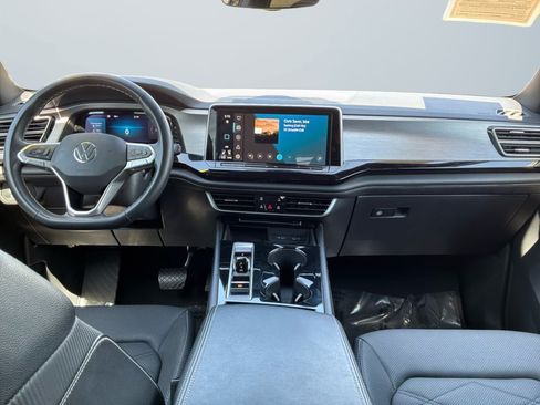 Used 2024 Volkswagen Atlas Cross Sport SE FWD image 10