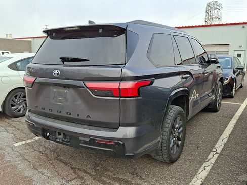 Used 2023 Toyota Sequoia Platinum image 4