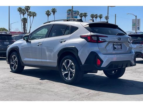 Used 2024 Subaru Crosstrek 2.0i Premium image 3
