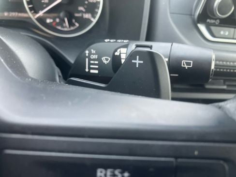 Used 2025 Nissan Rogue S FWD image 19