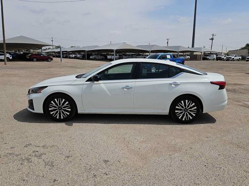 Used 2025 Nissan Altima 2.5 SV FWD image 5