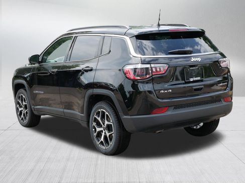 Used 2025 Jeep Compass Limited w/ Mopar Graphics Package AWD/4WD image 5