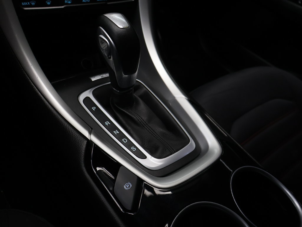 Used 2013 Ford Fusion SE FWD image 25