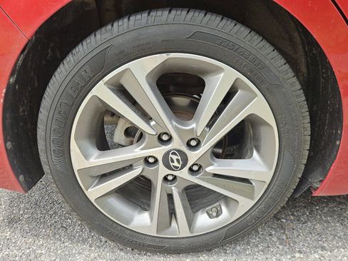 Used 2017 Hyundai Elantra Limited w/ Limited Tech Package 04 image 27