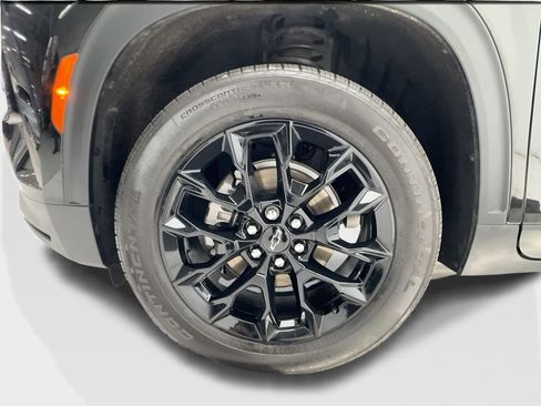 Used 2025 Chevrolet Traverse LT w/ Midnight/Sport Edition FWD image 12