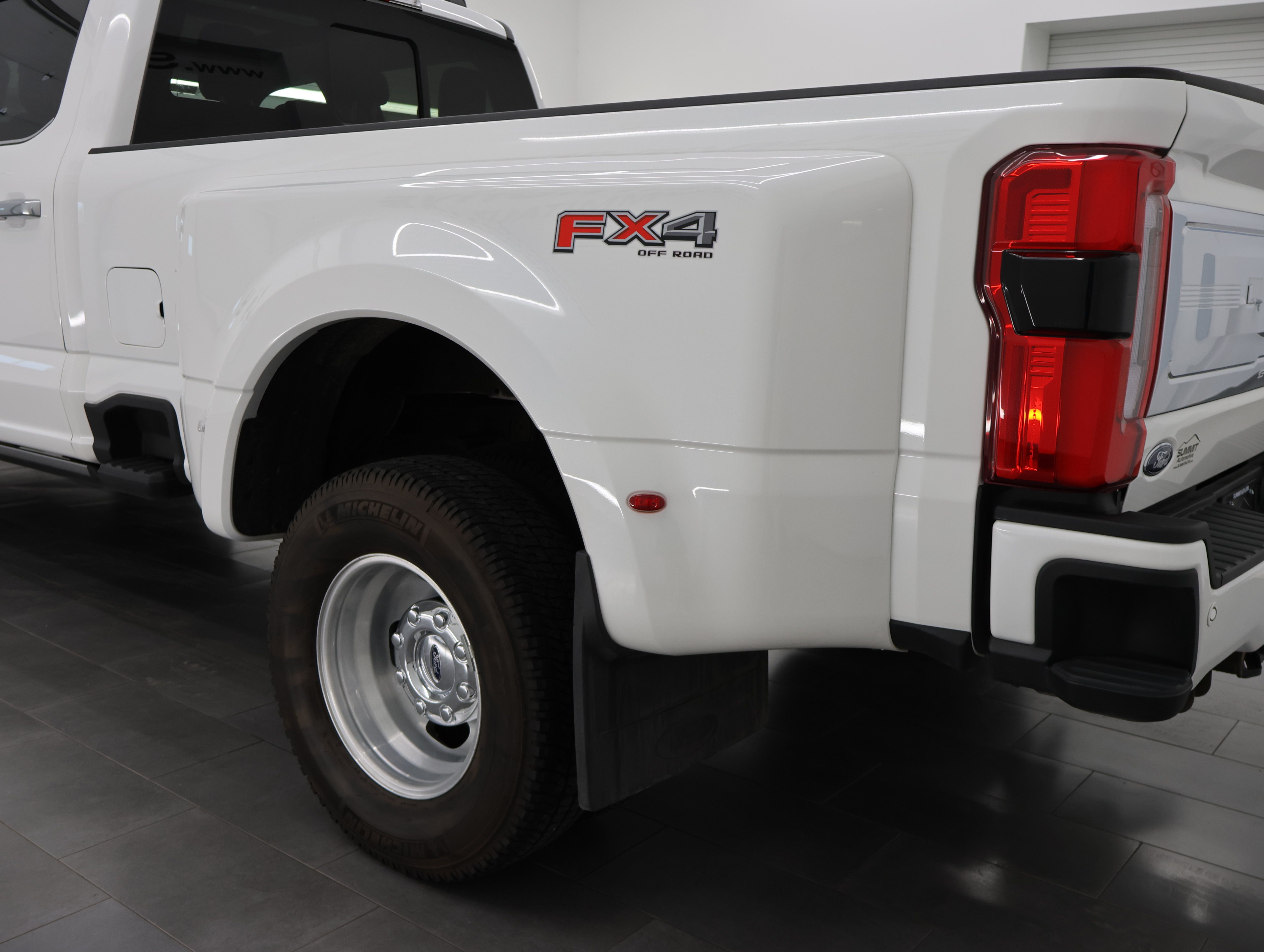 Used 2024 Ford F350 Limited w/ FX4 Off-Road Package AWD/4WD image 37