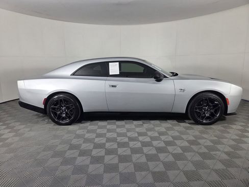Used 2024 Dodge Charger Daytona R/T w/ Plus Group AWD/4WD image 4