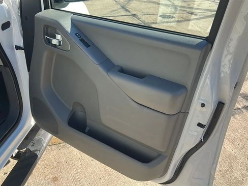 Used 2021 Nissan Frontier SV w/ Midnight Edition Floor Mats image 36