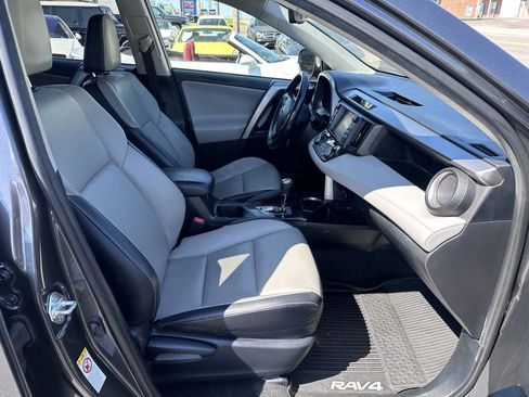 Used 2018 Toyota RAV4 Limited w/ Carpet Mat Package AWD/4WD image 9