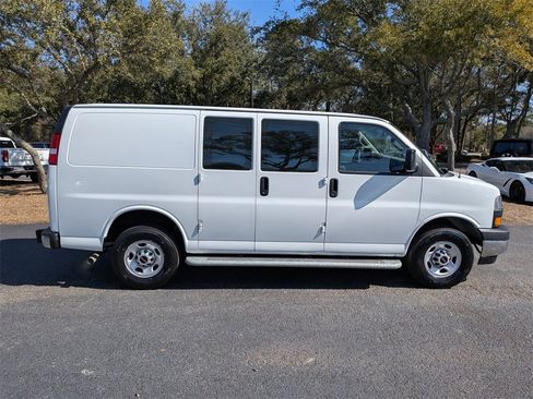 Used 2024 GMC Savana 2500 w/ Driver Convenience Package image 3